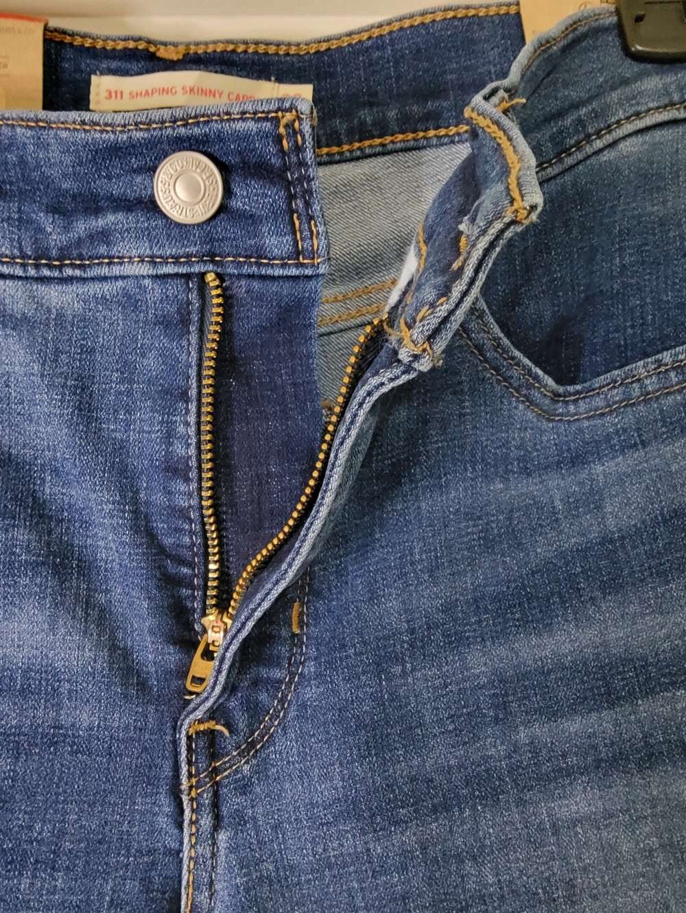 Levi's Womens 311 Shaping Capri Demin Jeans Medium Wash Size 28 - Picture 6 of 12